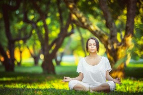 火爆对决：上海篮球队燃情对决取胜，上海队和火箭队的比赛